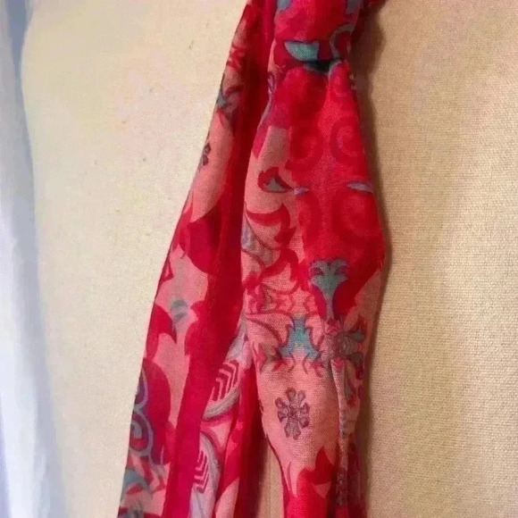 Ford Cares Cancer Awareness Lightweight Pink Paisley Scarf. - Picture 3 of 5